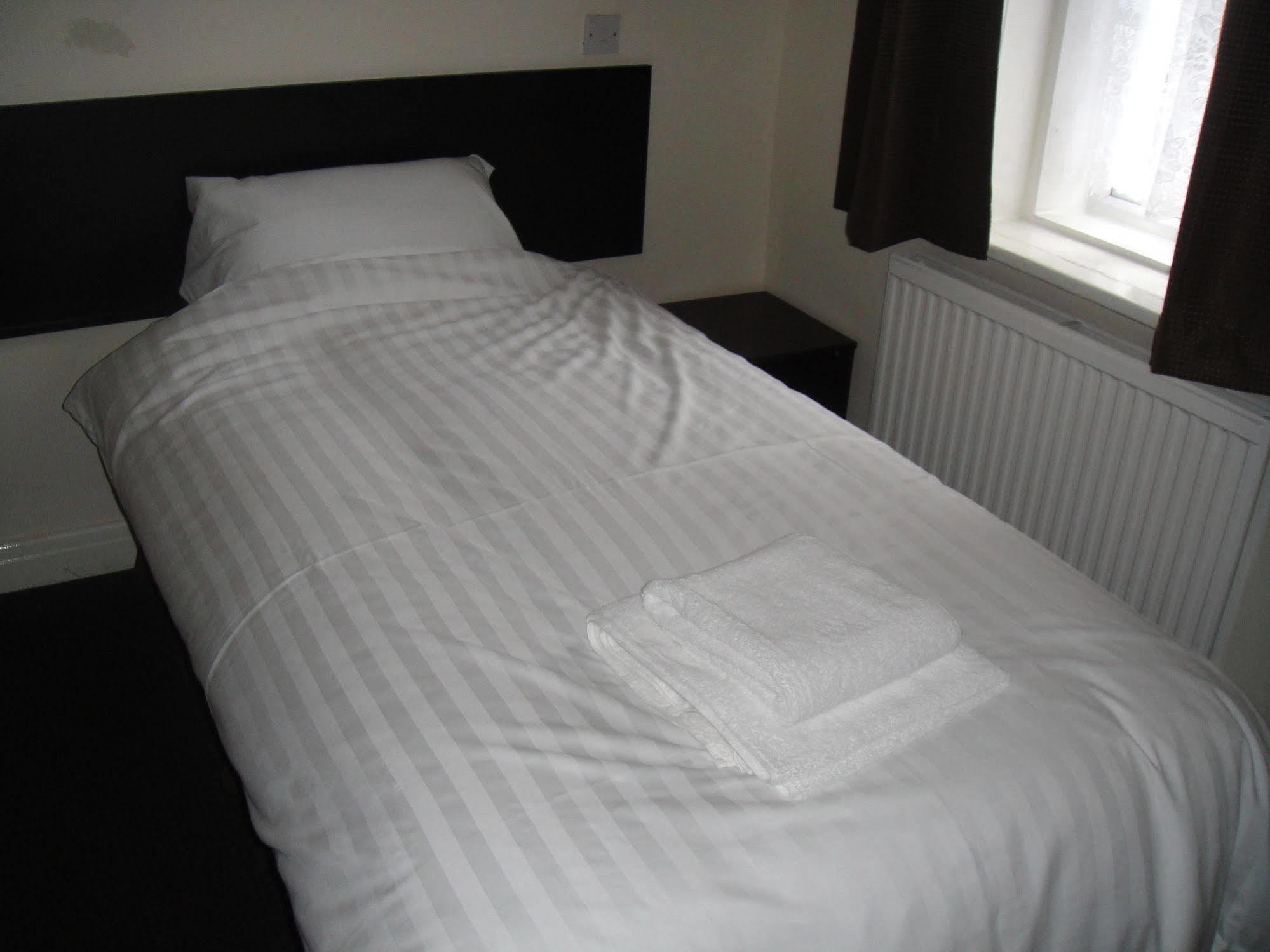 Mount Guest House Дентън Екстериор снимка